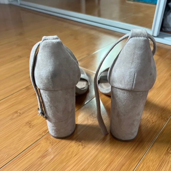 Steve Madden Cream Heels - Picture 5 of 6